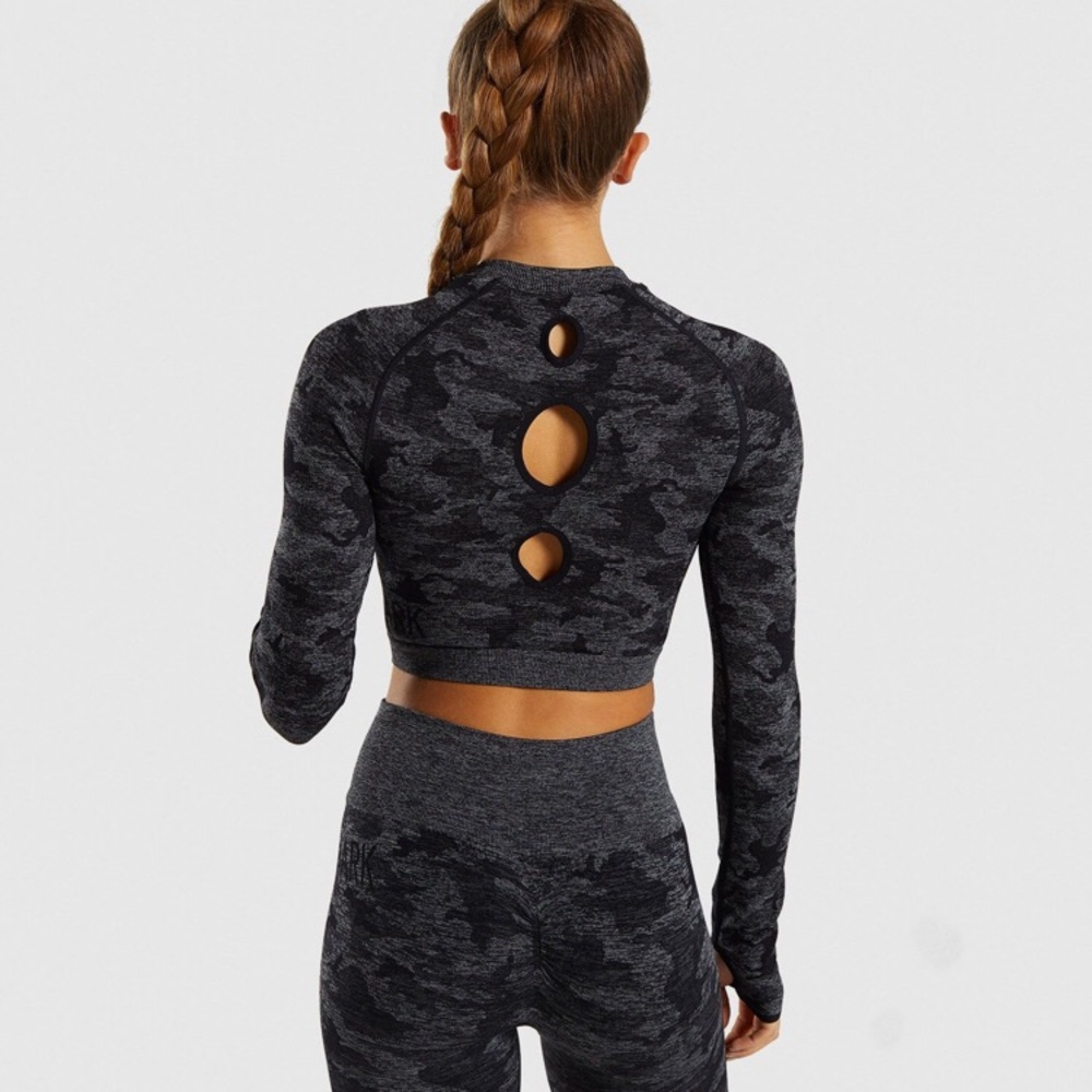 NWOT Gym shark cropped long sleeve workout top